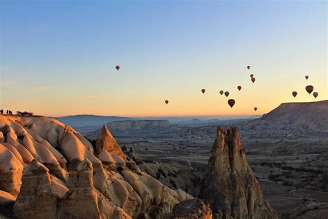 Kapadokya Gezi Rehberi: Balon Turları ve Peri Bacaları Hakkında Her Şey